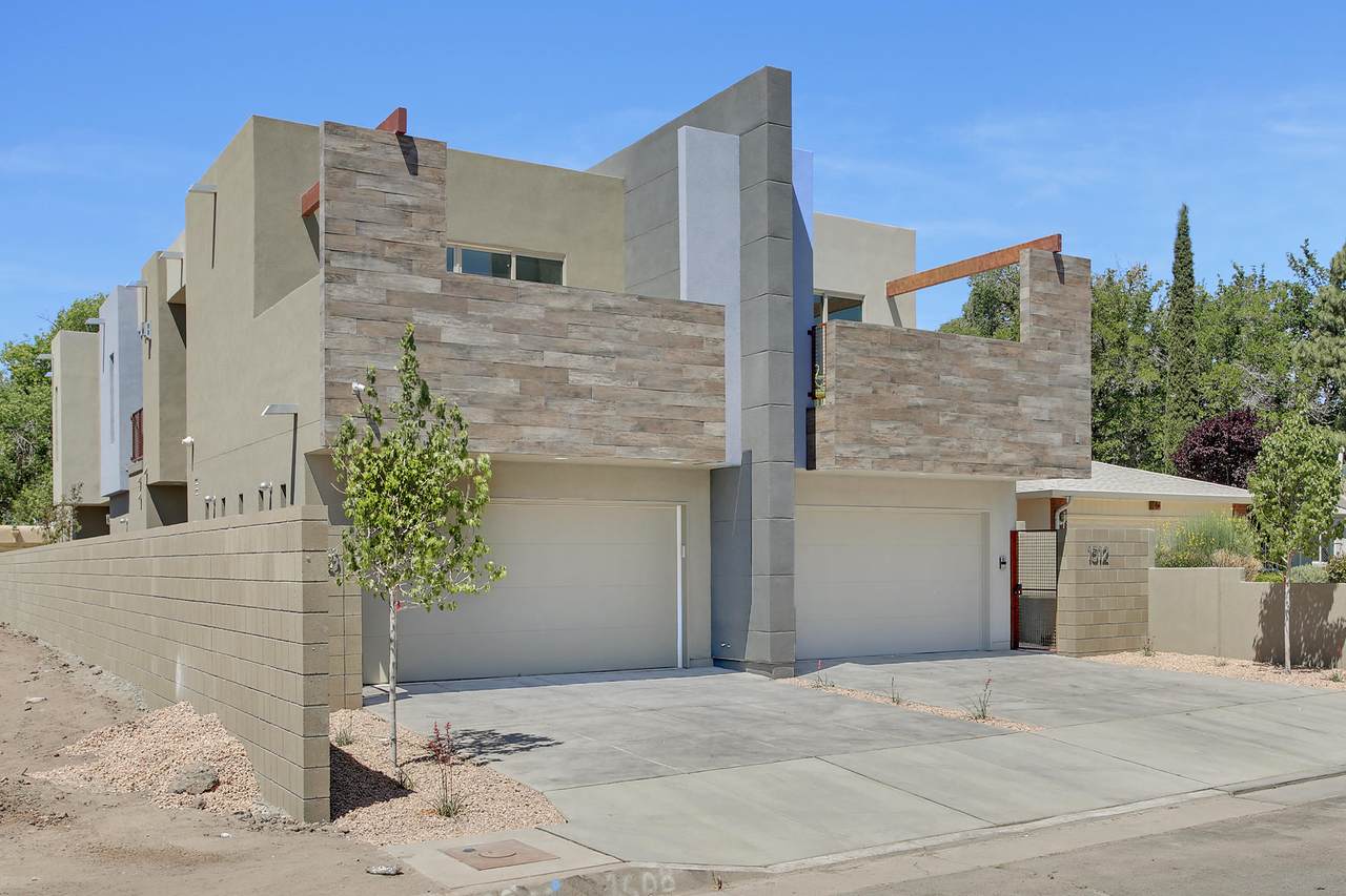 1512 San Patricio Avenue - Photo 1