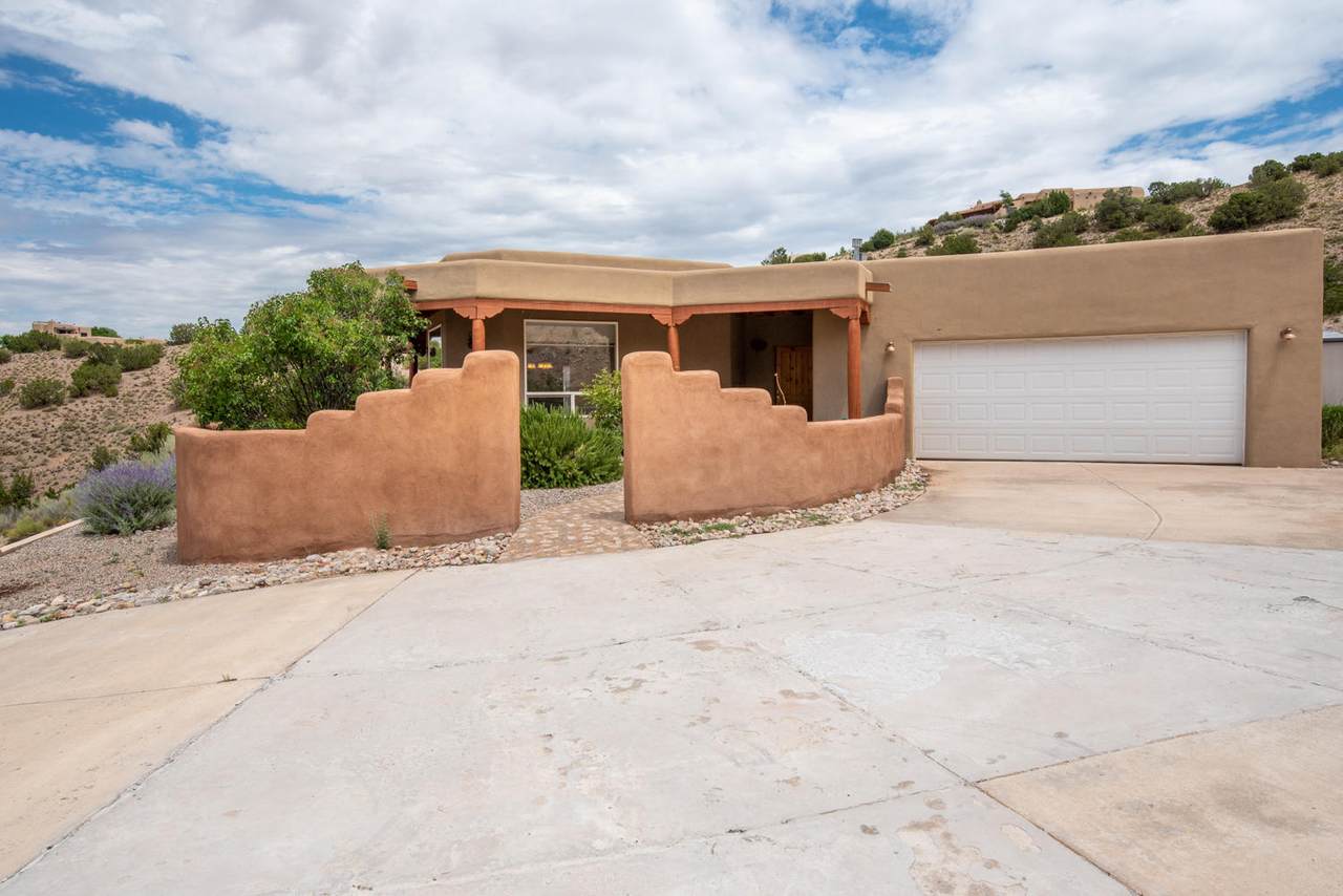 18 Canoncito Road - Photo 1
