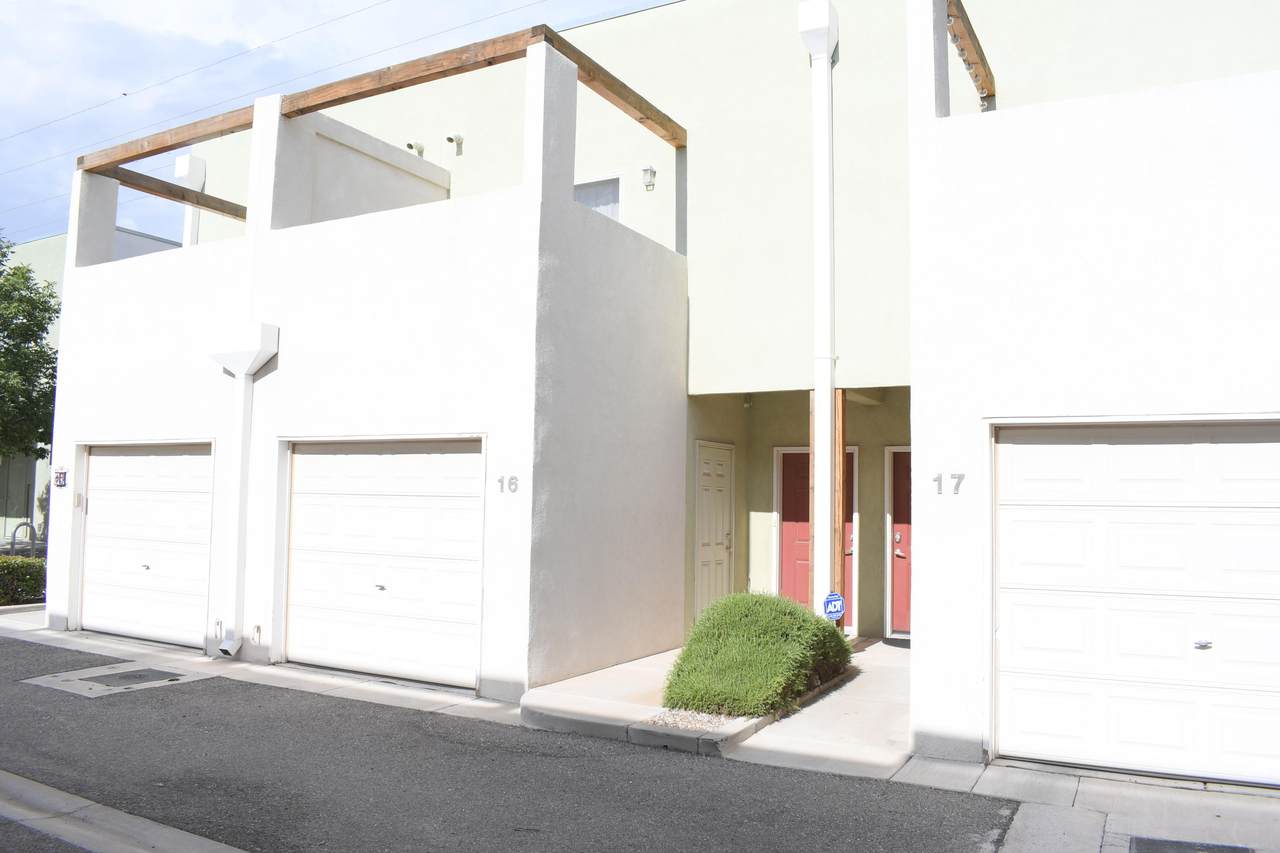702 Broadway Boulevard - Photo 1