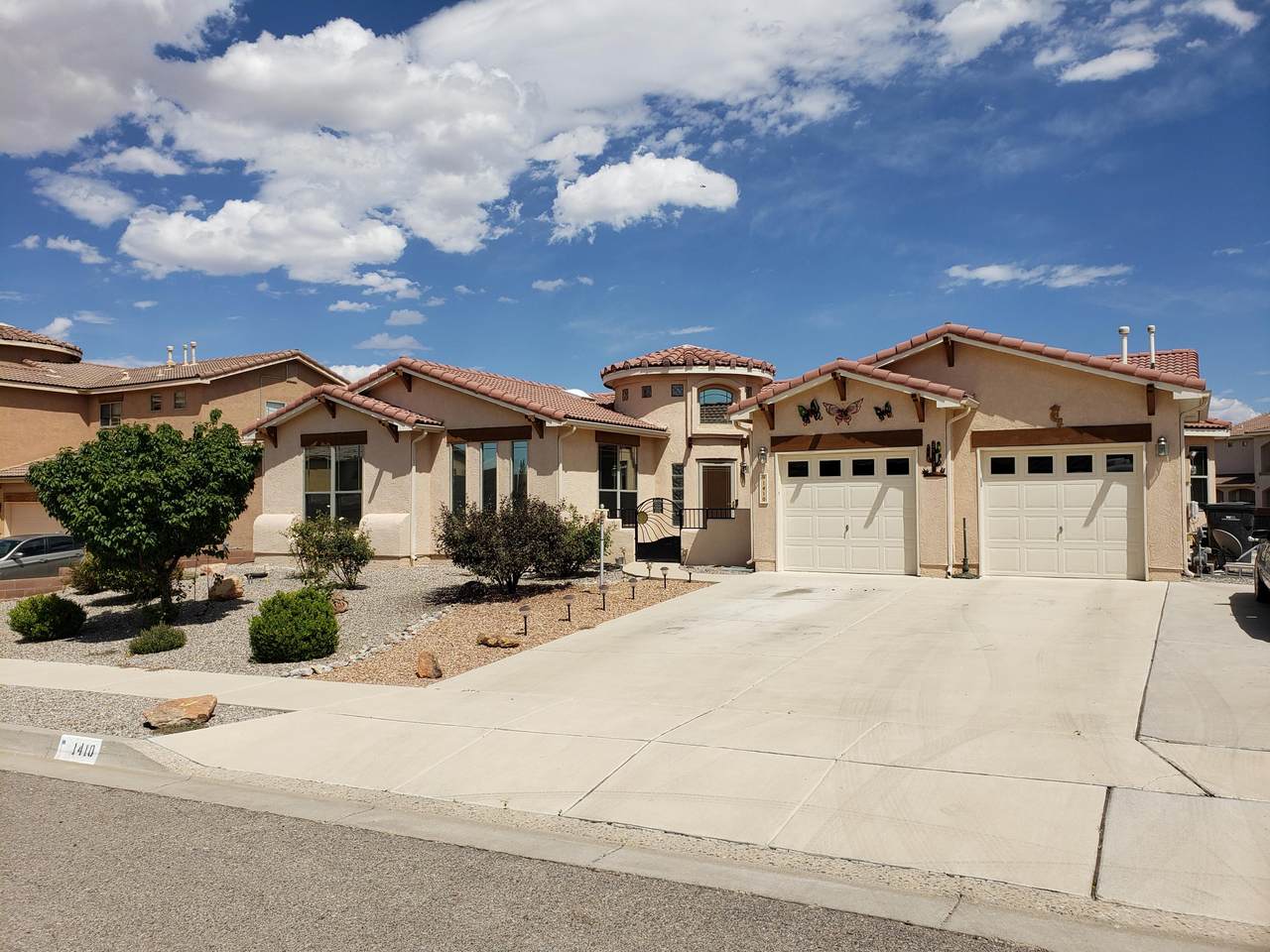 1410 White Pine Drive - Photo 1