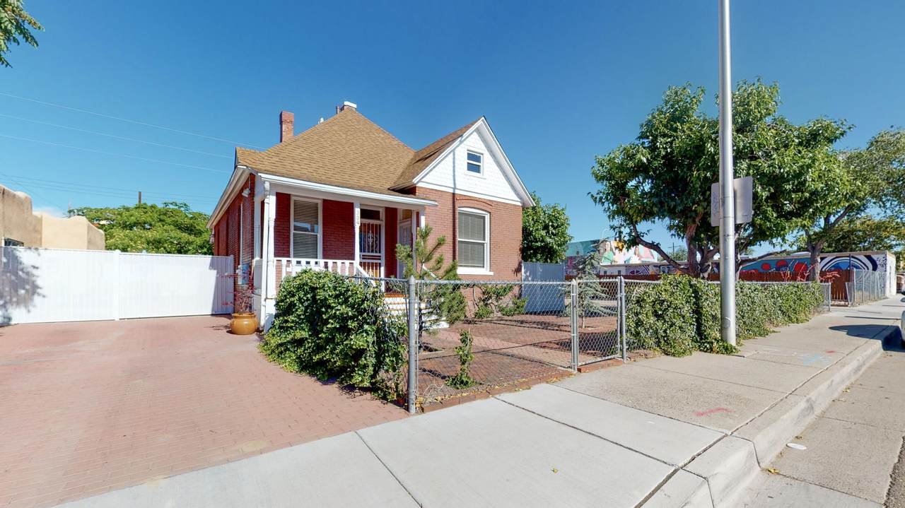 304 Broadway Boulevard - Photo 1