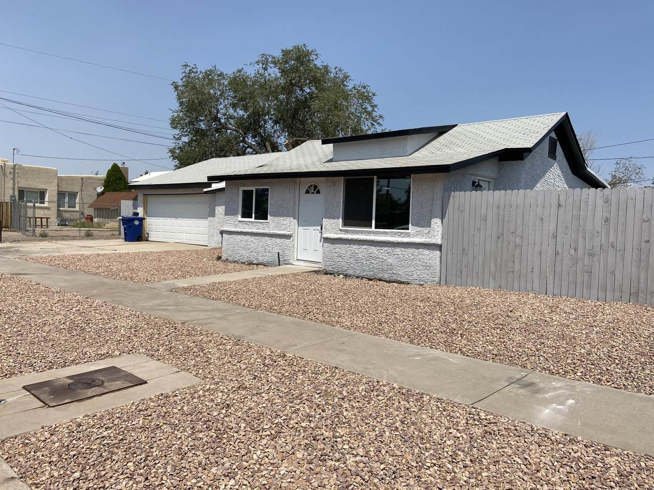 609 Kinley Avenue - Photo 1