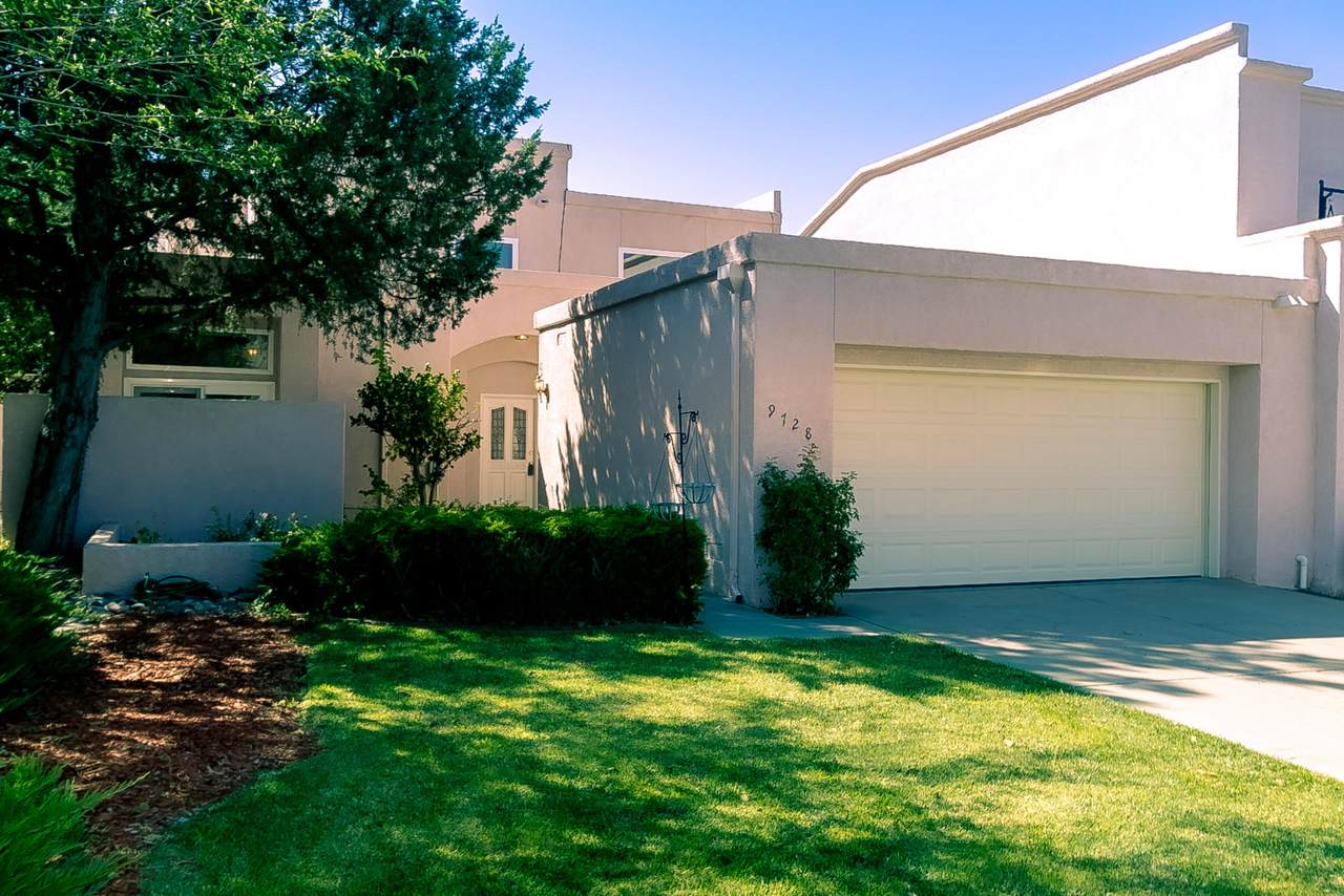 9728 Colonial Circle - Photo 1