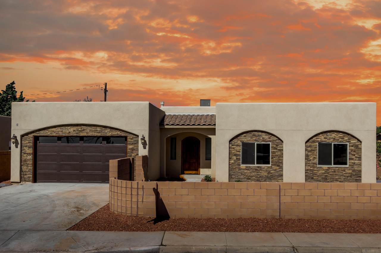 4009 Grande Drive - Photo 1