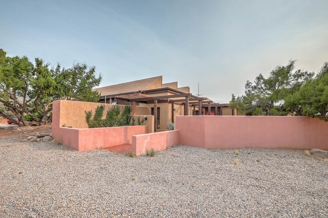 1013 Tramway Lane - Photo 1