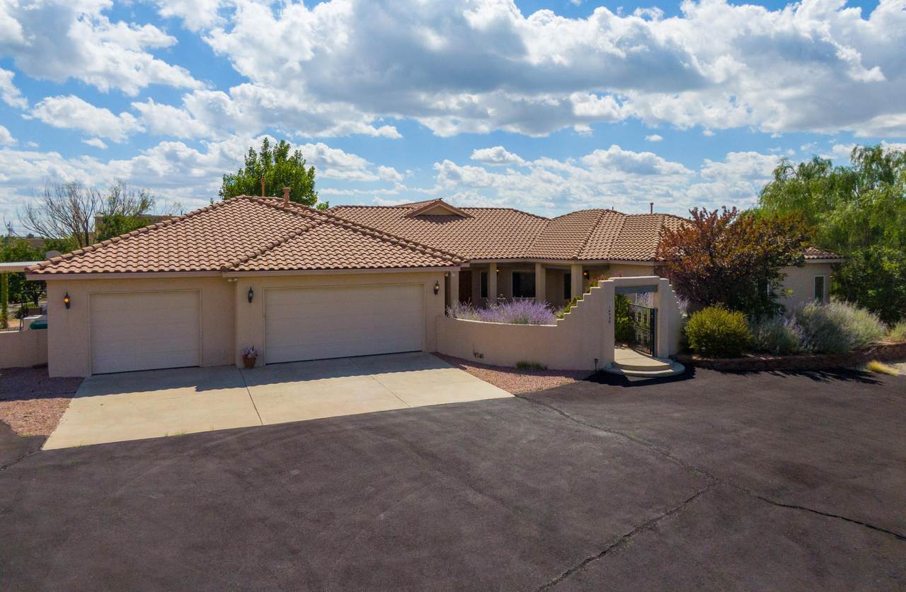 10930 Anaheim Avenue - Photo 1