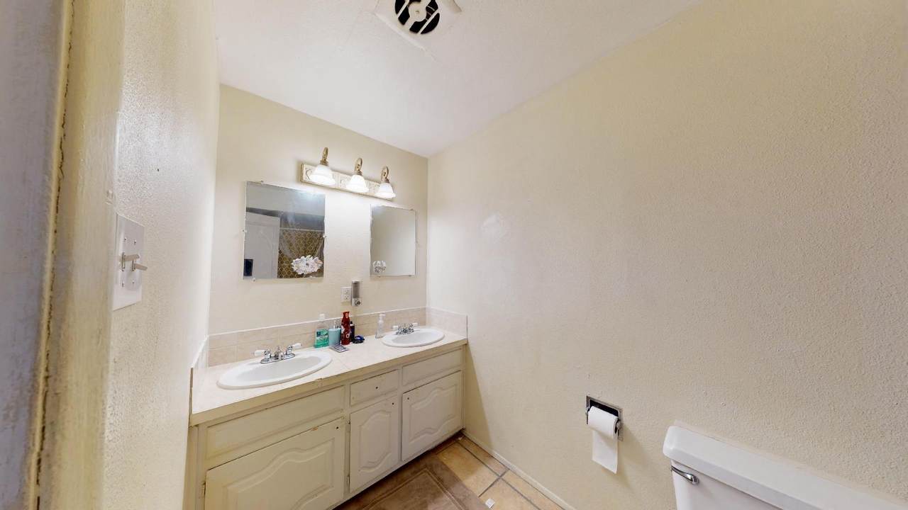 4509 La Barranca Avenue - Photo 1