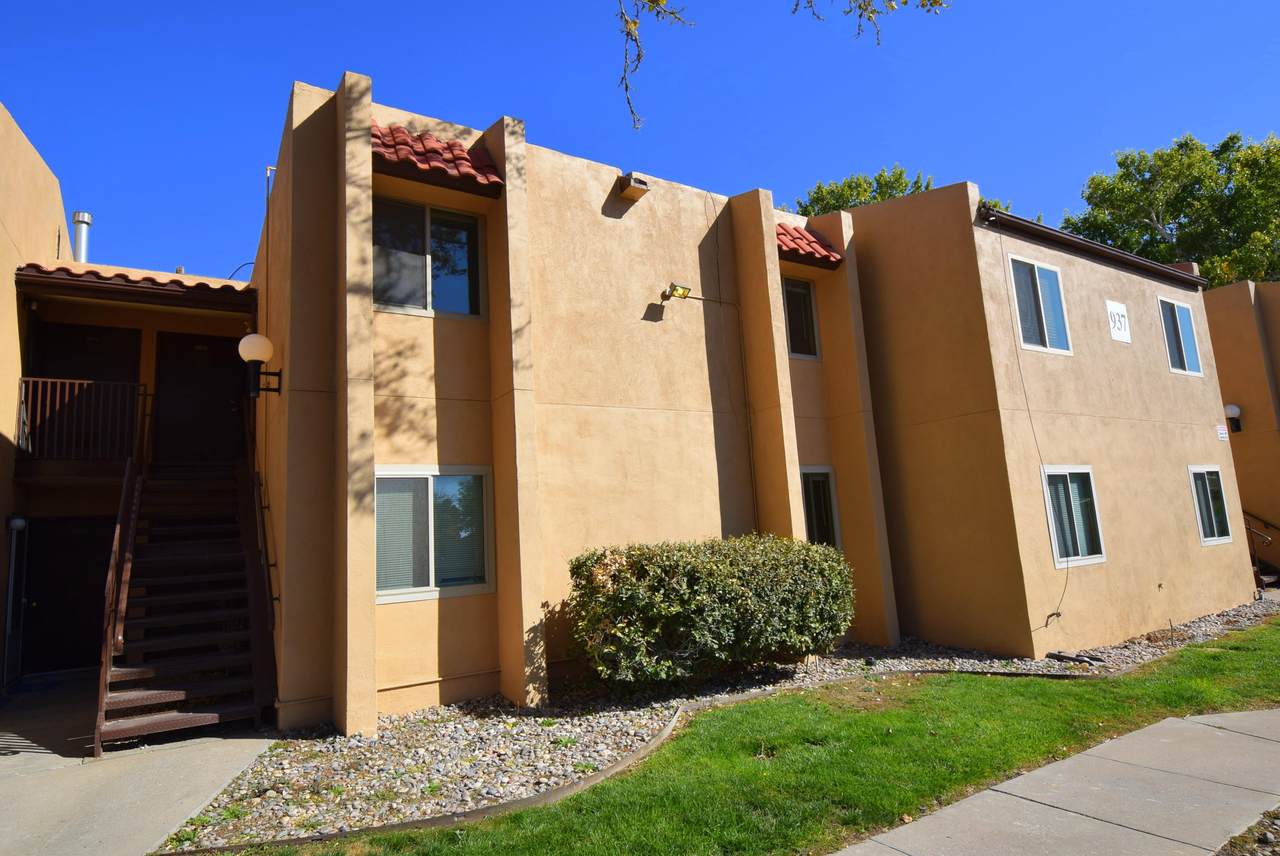 937 Country Club Drive - Photo 1