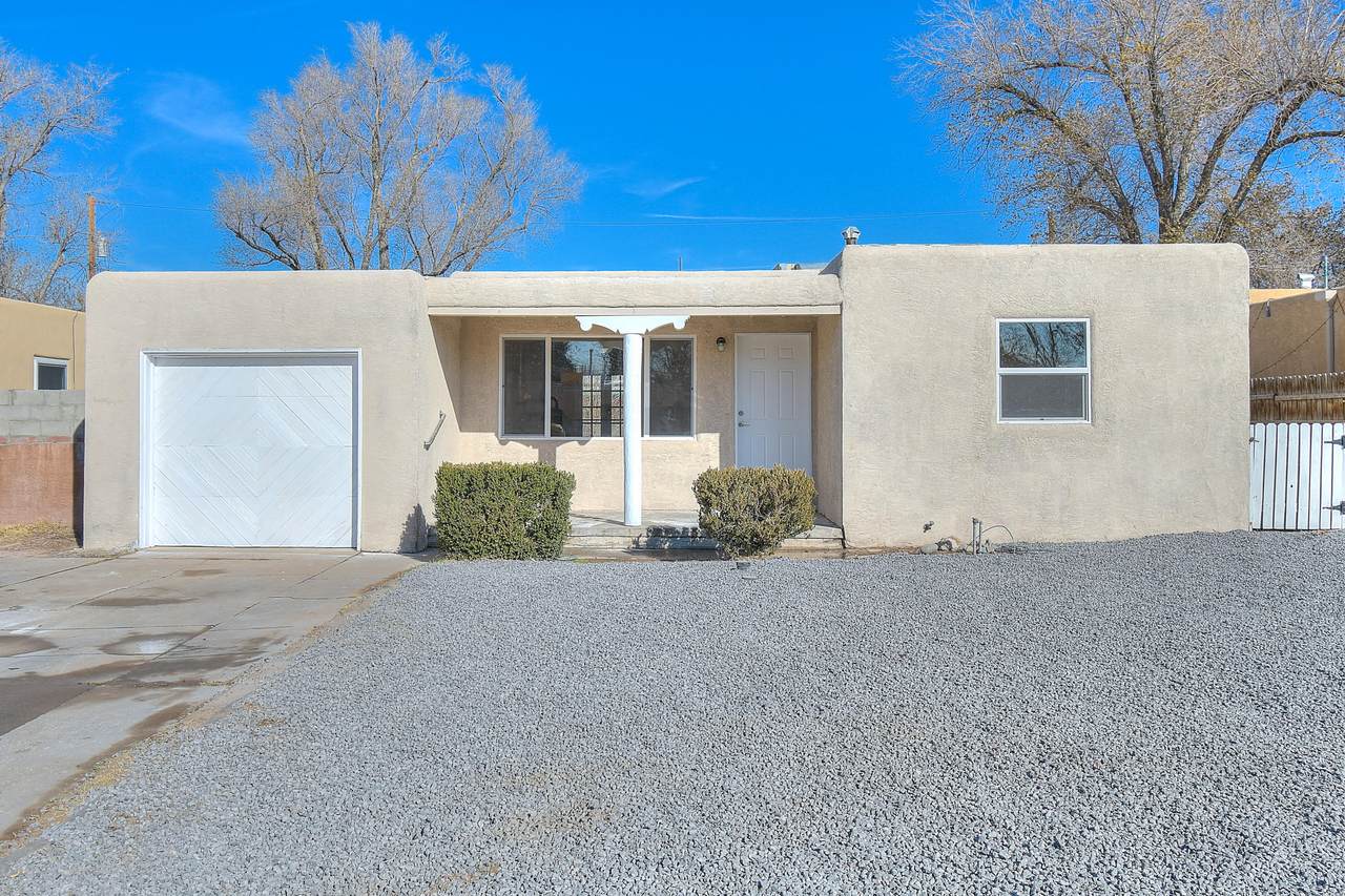 4609 Crest Avenue - Photo 1