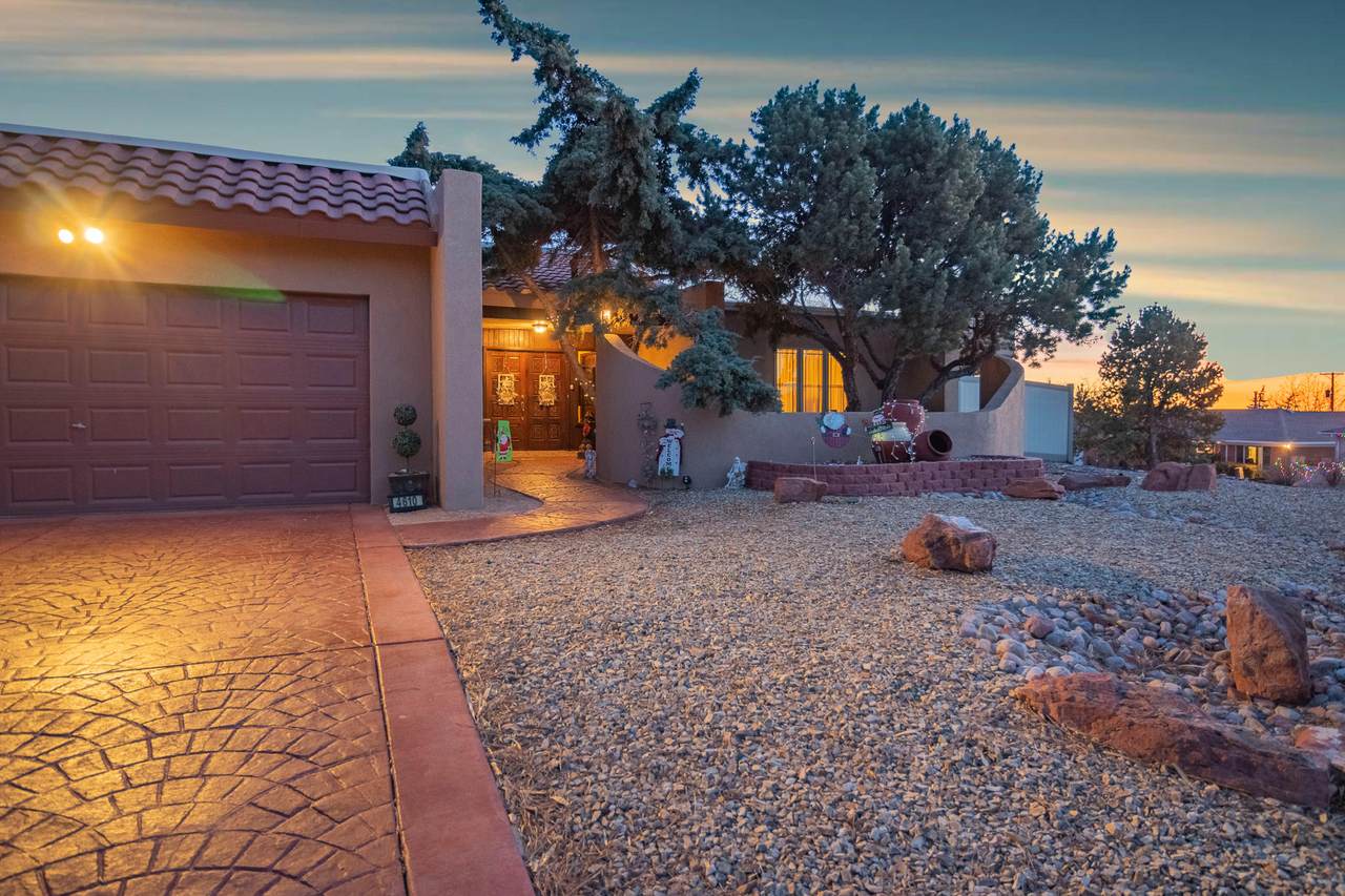 4610 Larchmont Drive - Photo 1