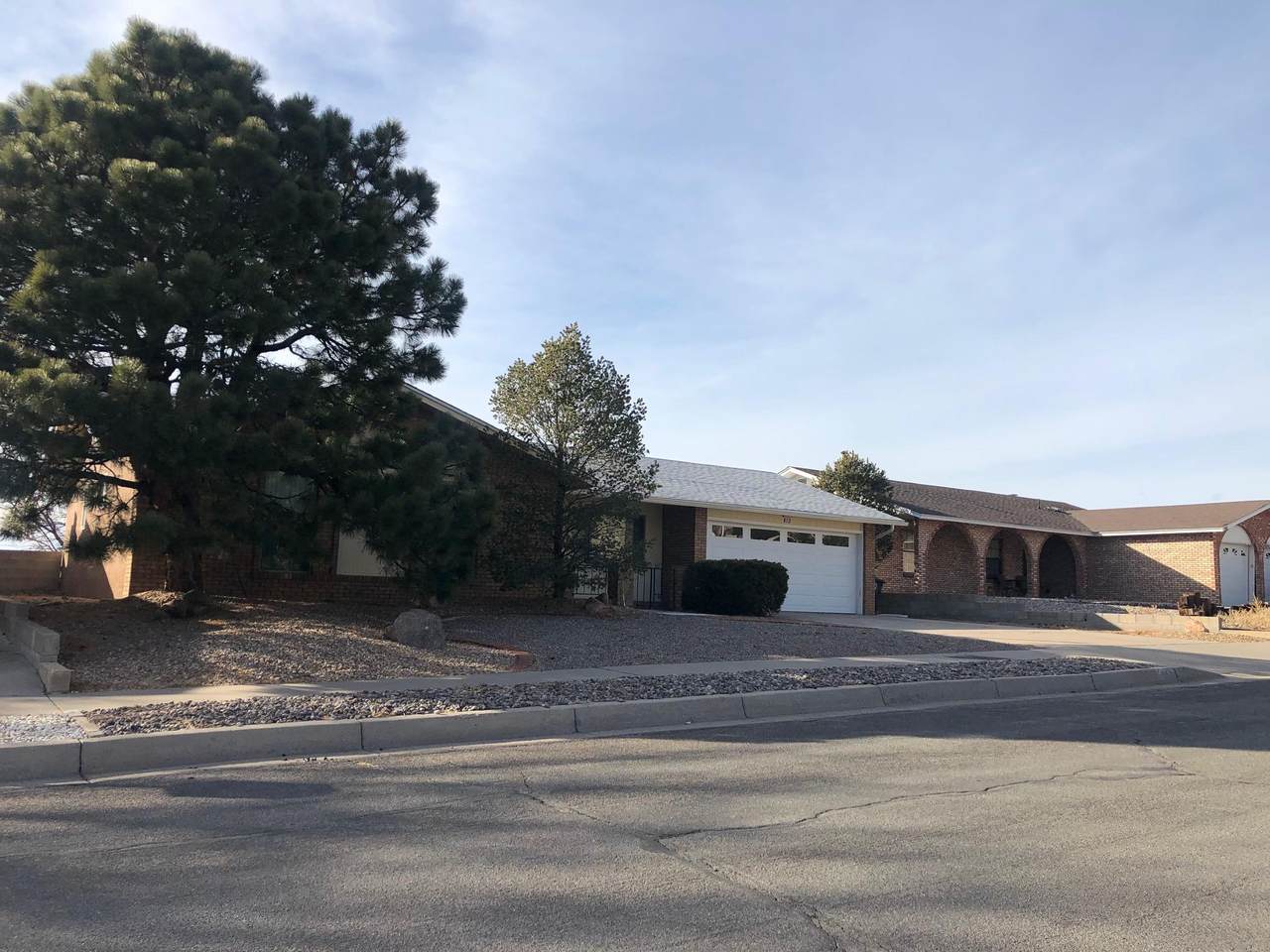 813 Parkside Drive - Photo 1