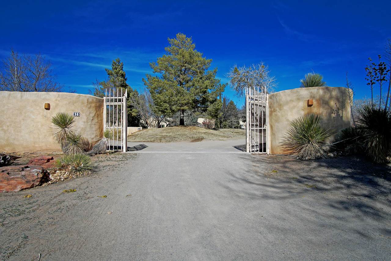 625 Corrales Del Norte - Photo 1