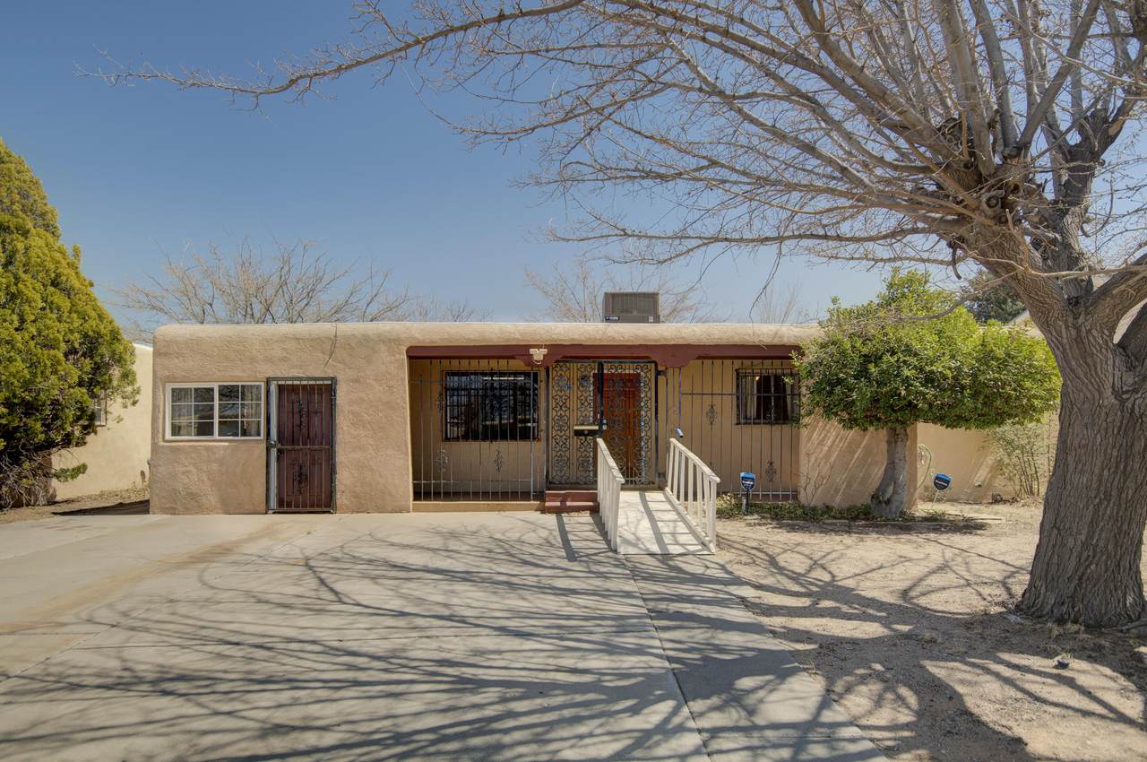 808 Georgia Street - Photo 1
