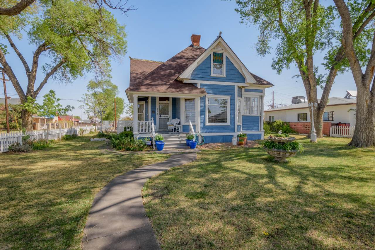 422 Dalies Avenue - Photo 1