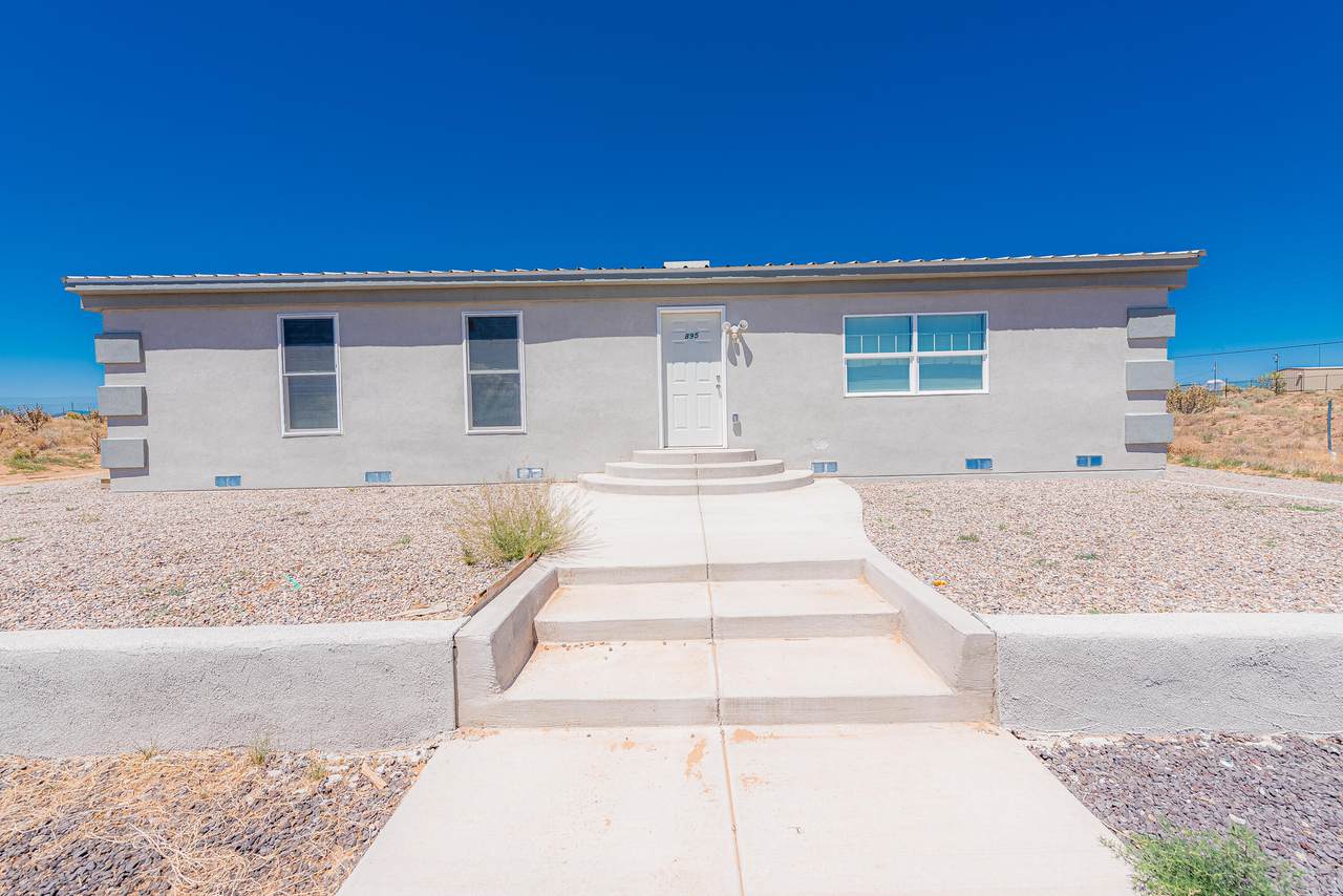 895 20TH Street - Photo 1