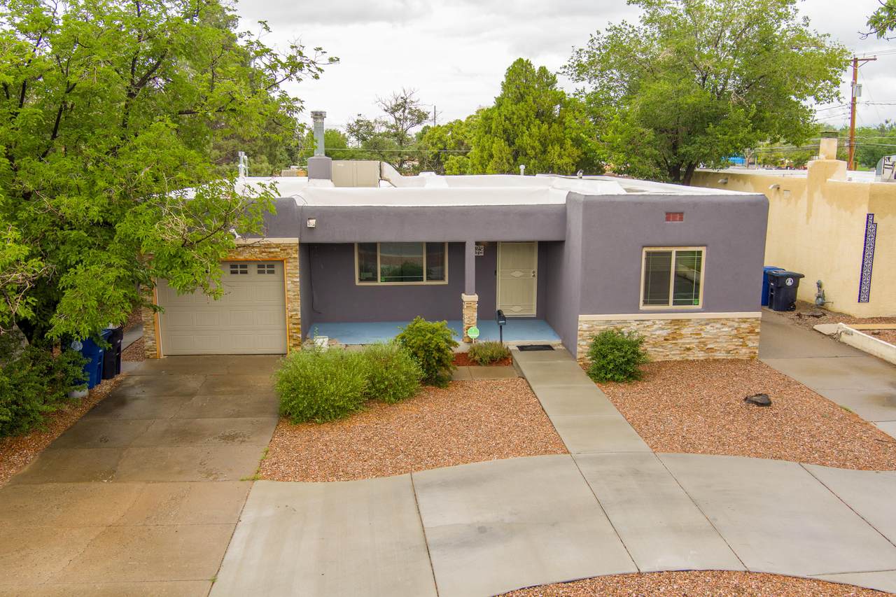 4825 Trumbull Avenue - Photo 1