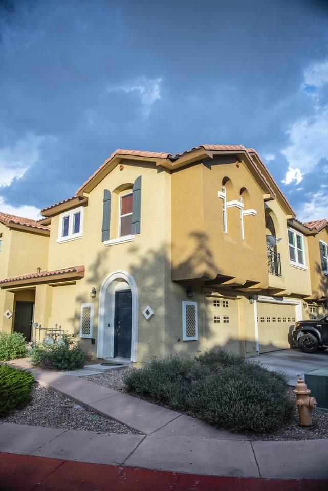 601 Menaul Boulevard - Photo 1