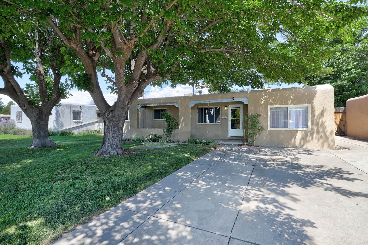 704 Arizona Street - Photo 1