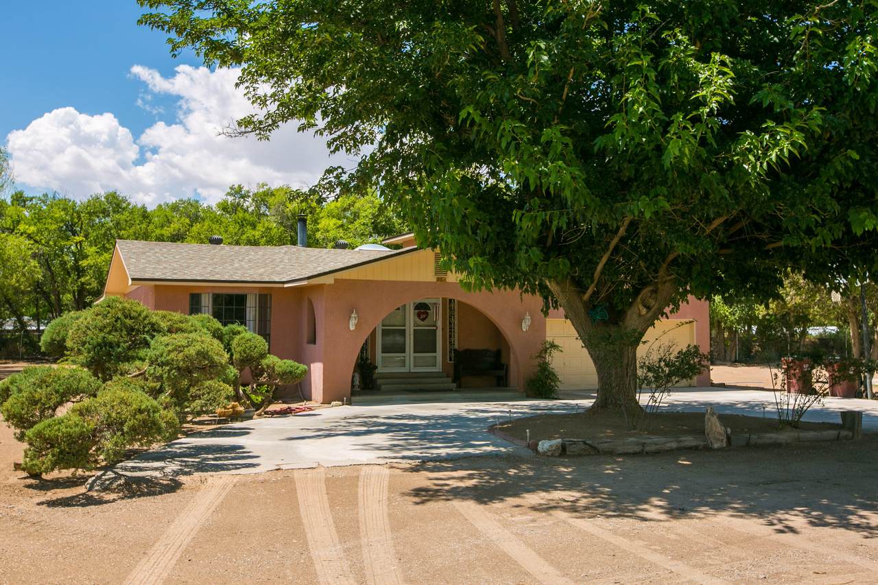 701 Pleasant Place - Photo 1