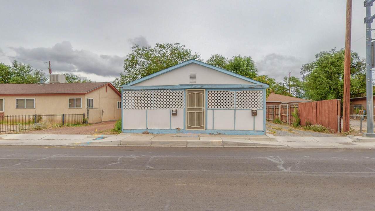 914 8th Street - Photo 1