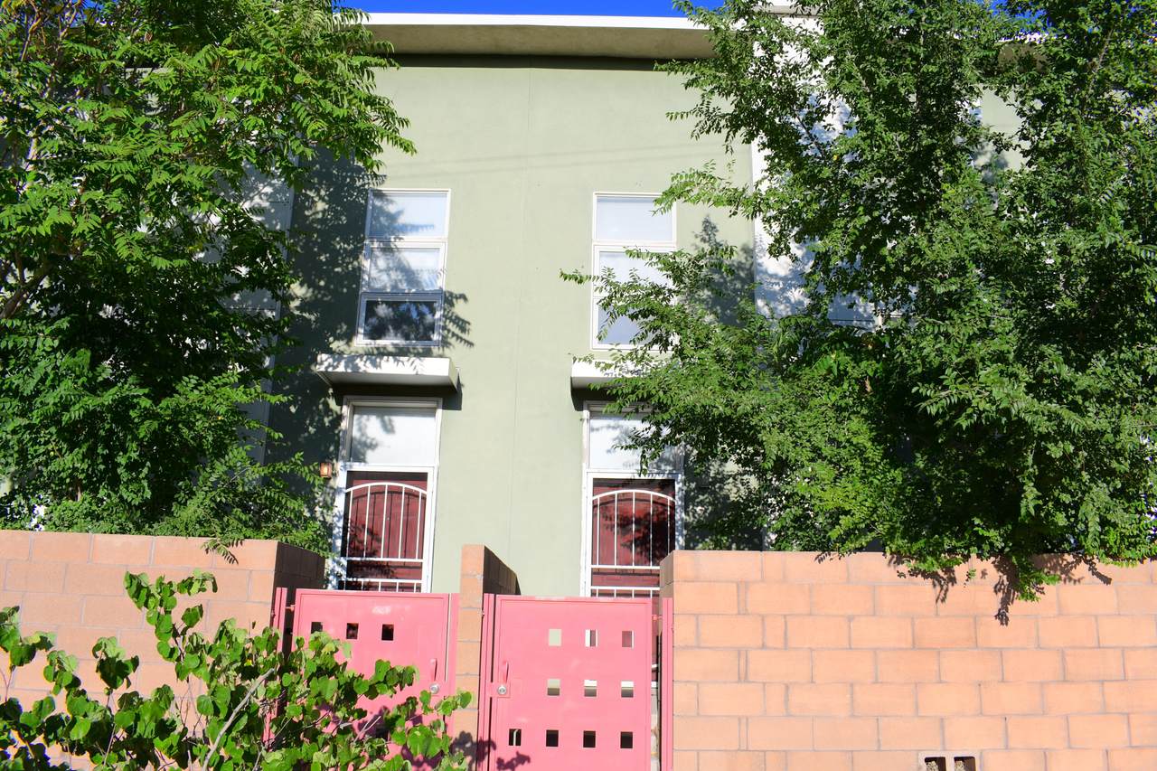 702 Broadway Boulevard - Photo 1