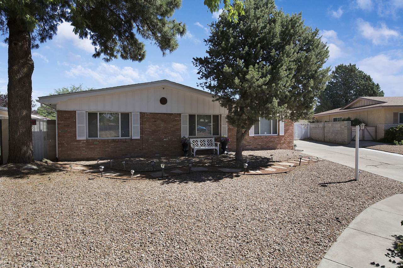 8617 Hannett Avenue - Photo 1