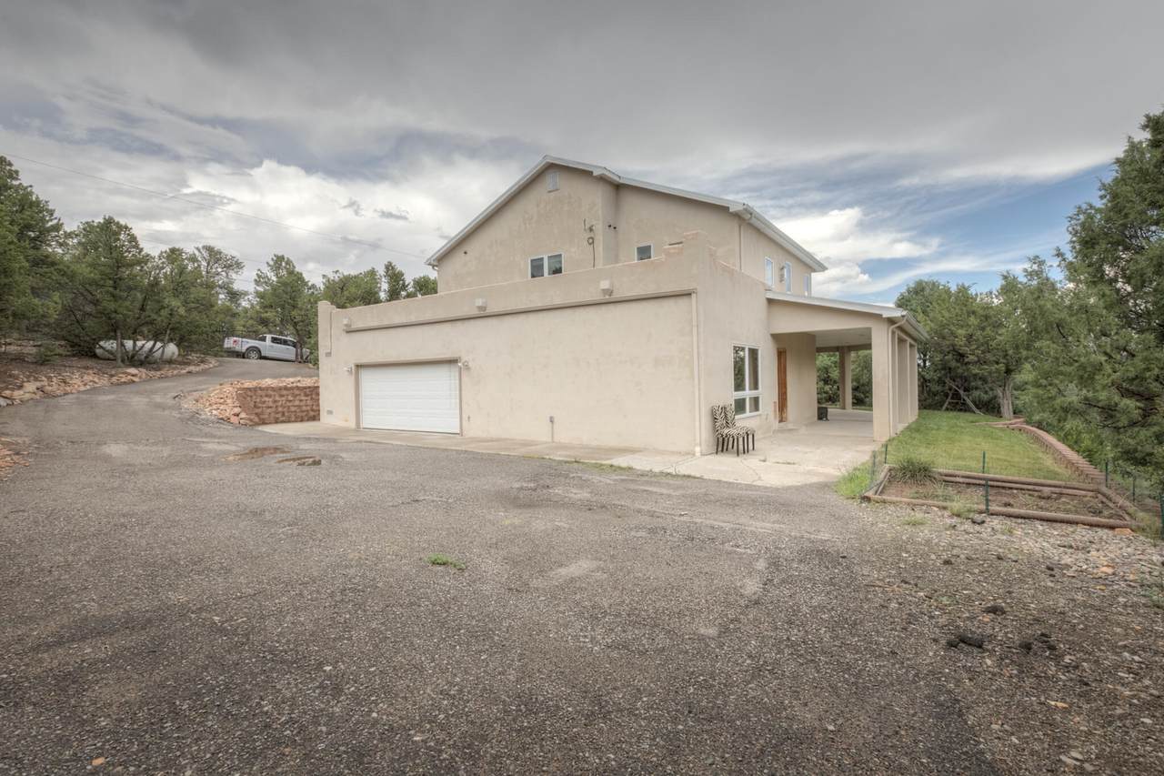 3 Crest Road - Photo 1