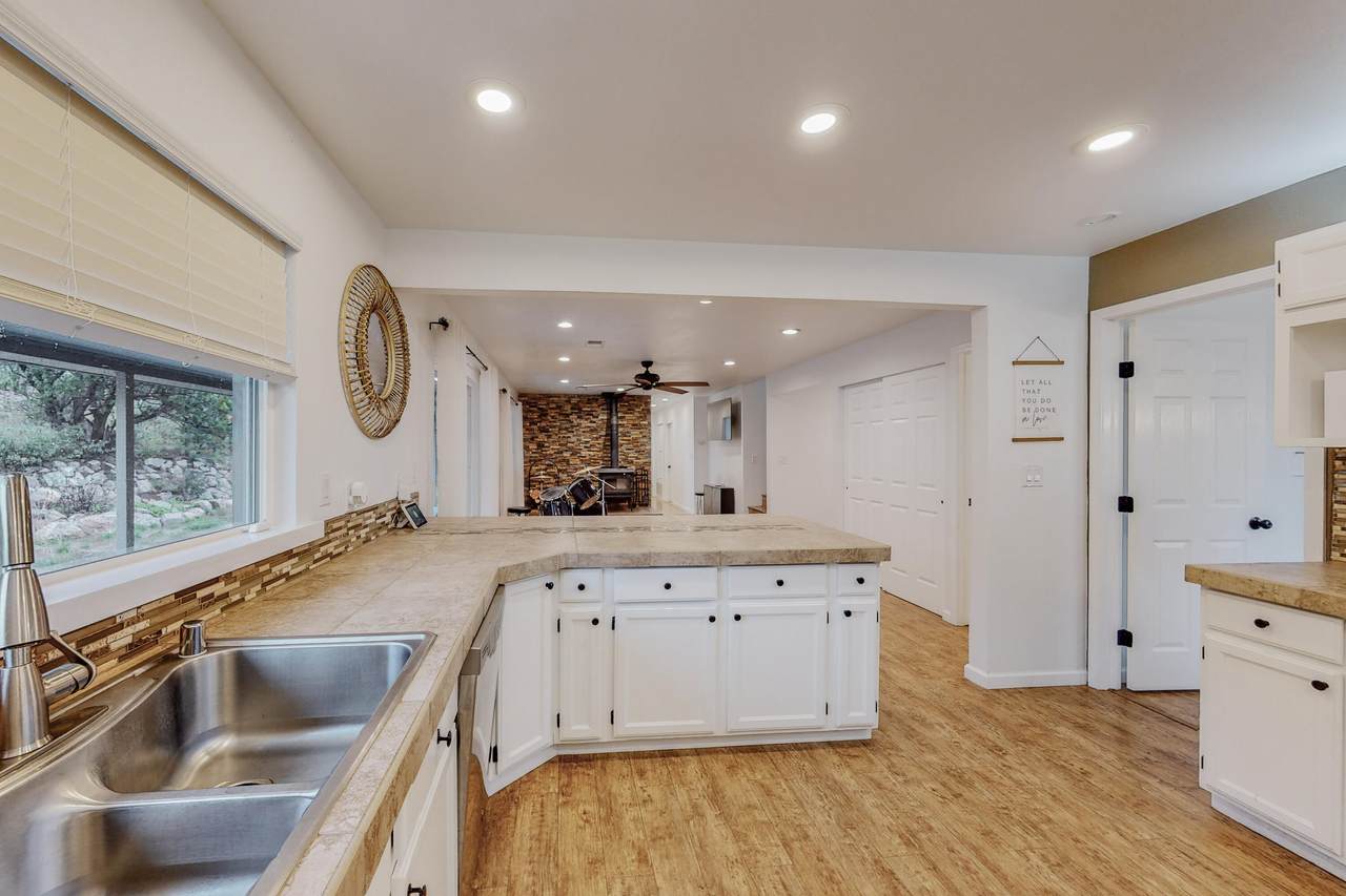2 David Court - Photo 1