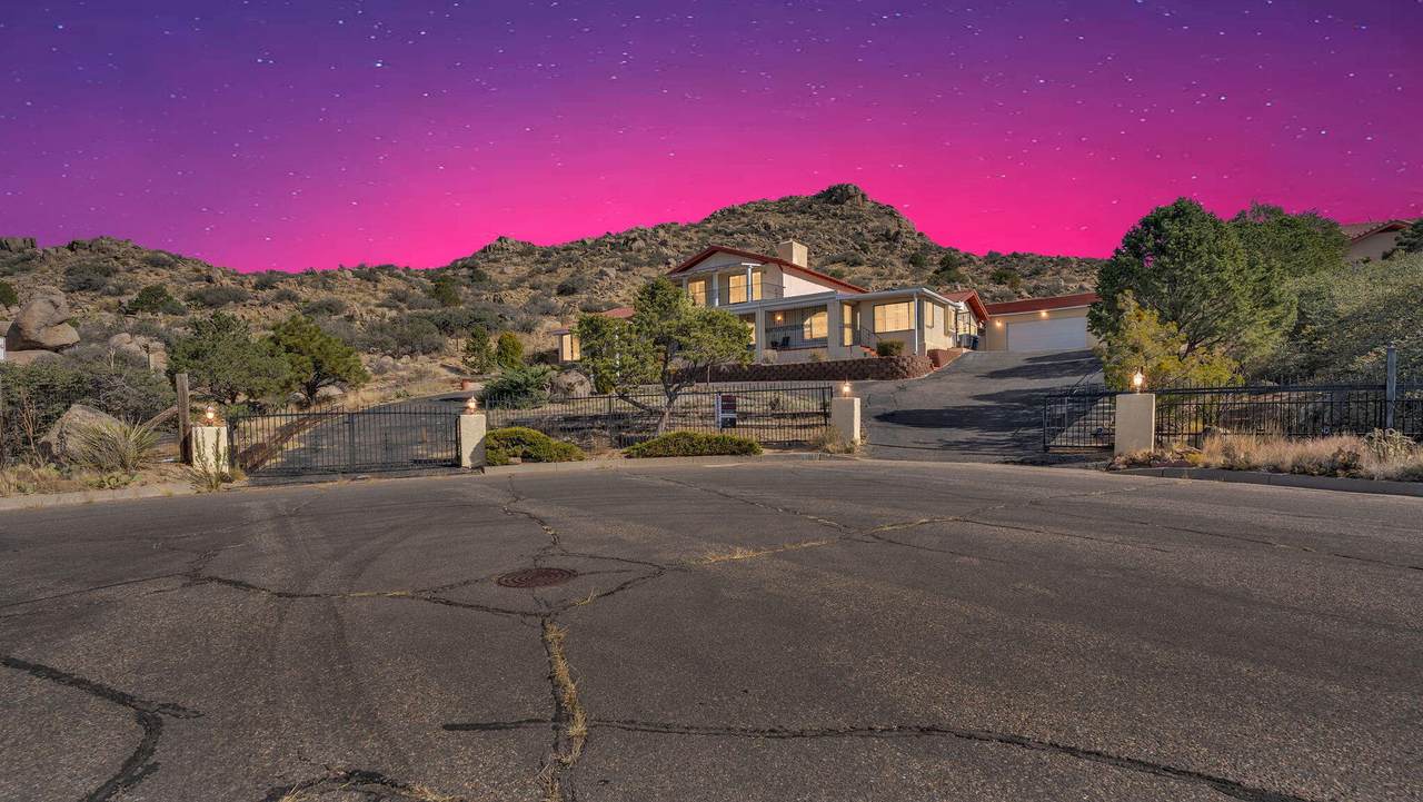 1512 La Tuna Place - Photo 1