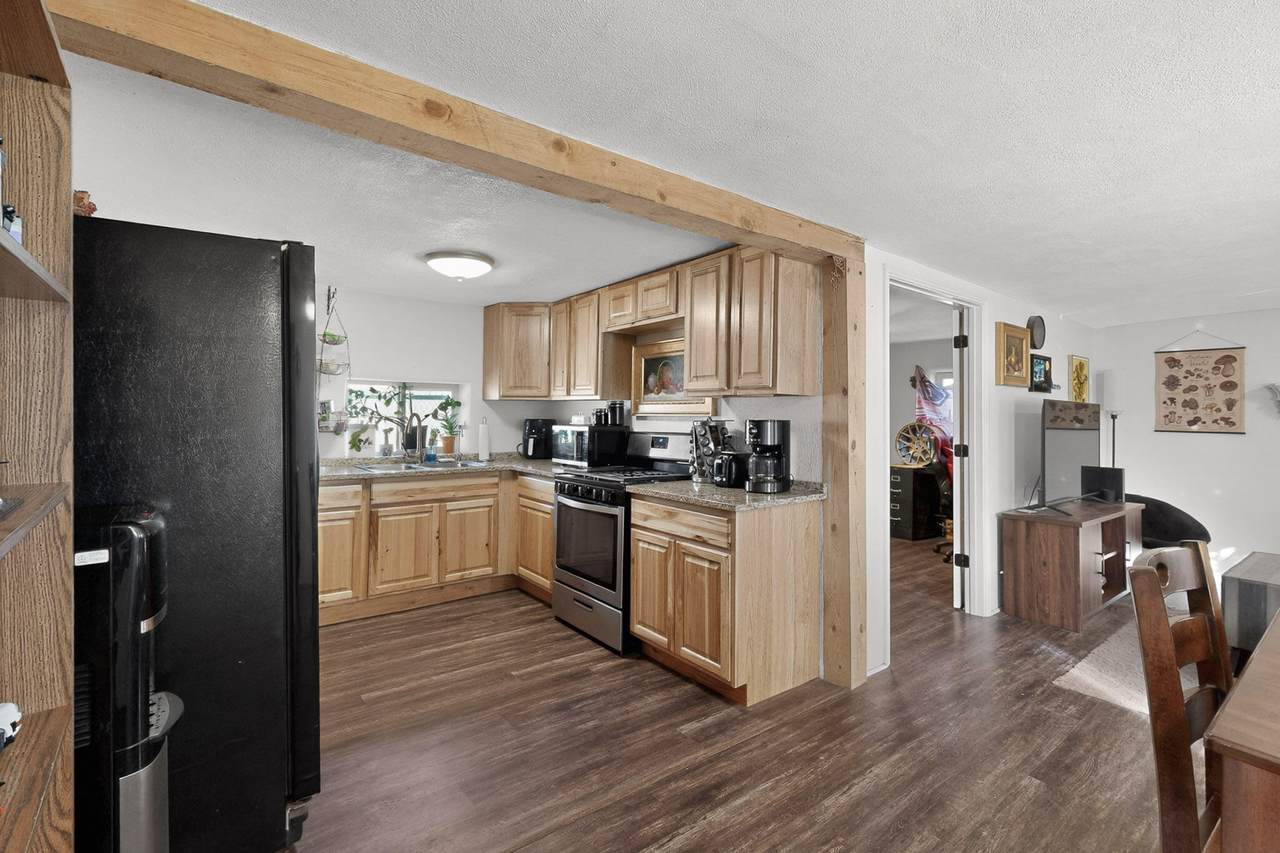 915 22nd Street - Photo 1