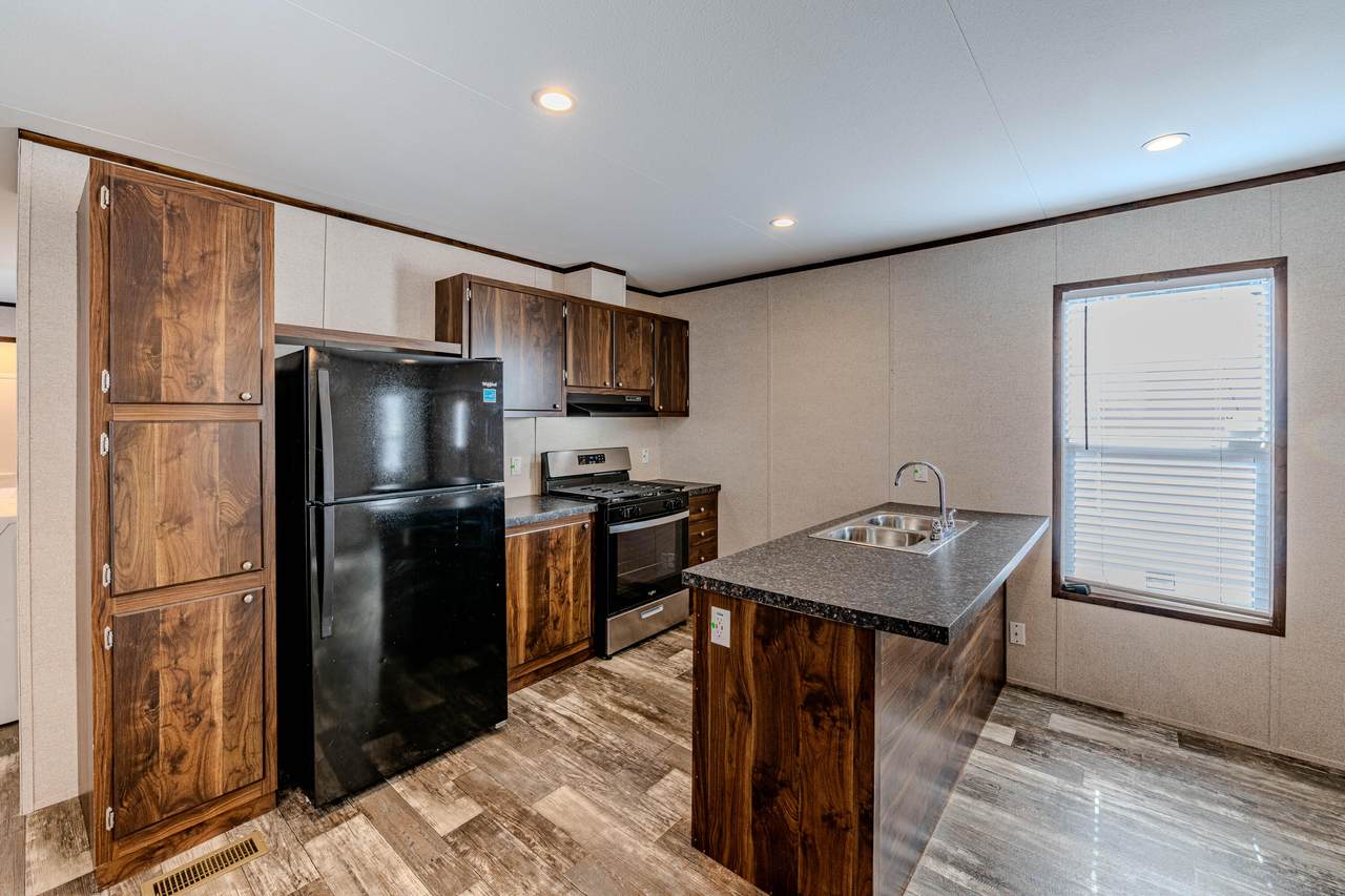 300 Moon Street - Photo 1