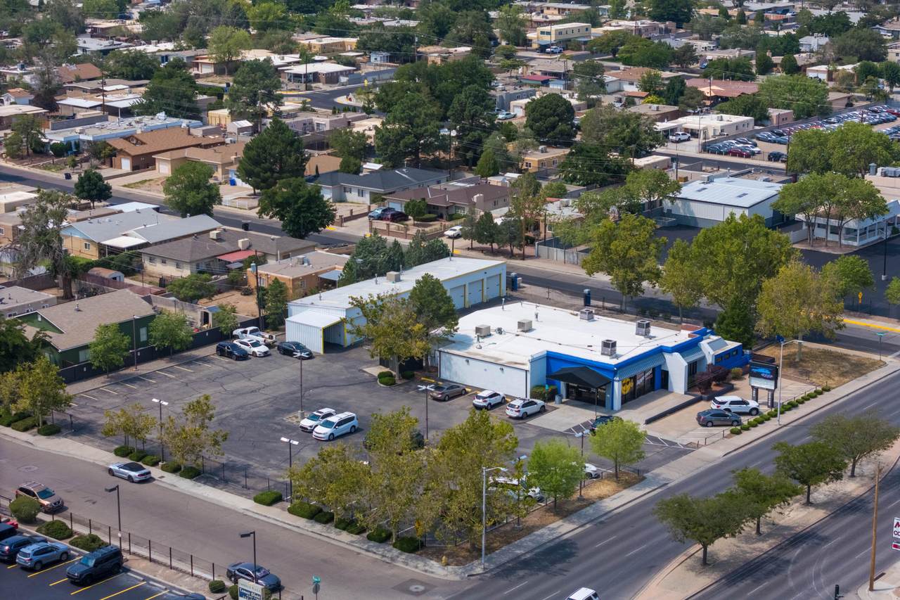 7800 Lomas Boulevard - Photo 1