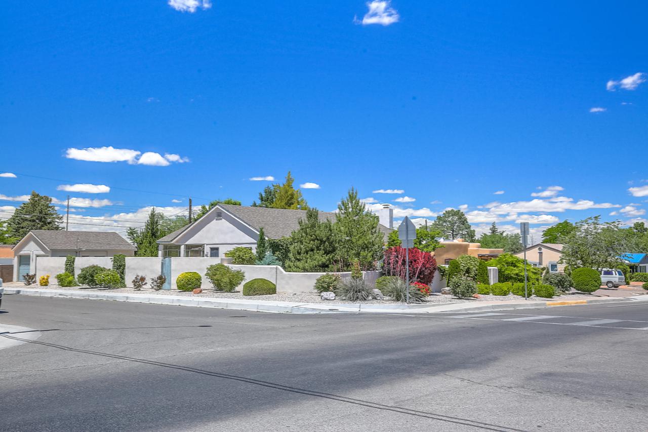 623 Carlisle Boulevard - Photo 1