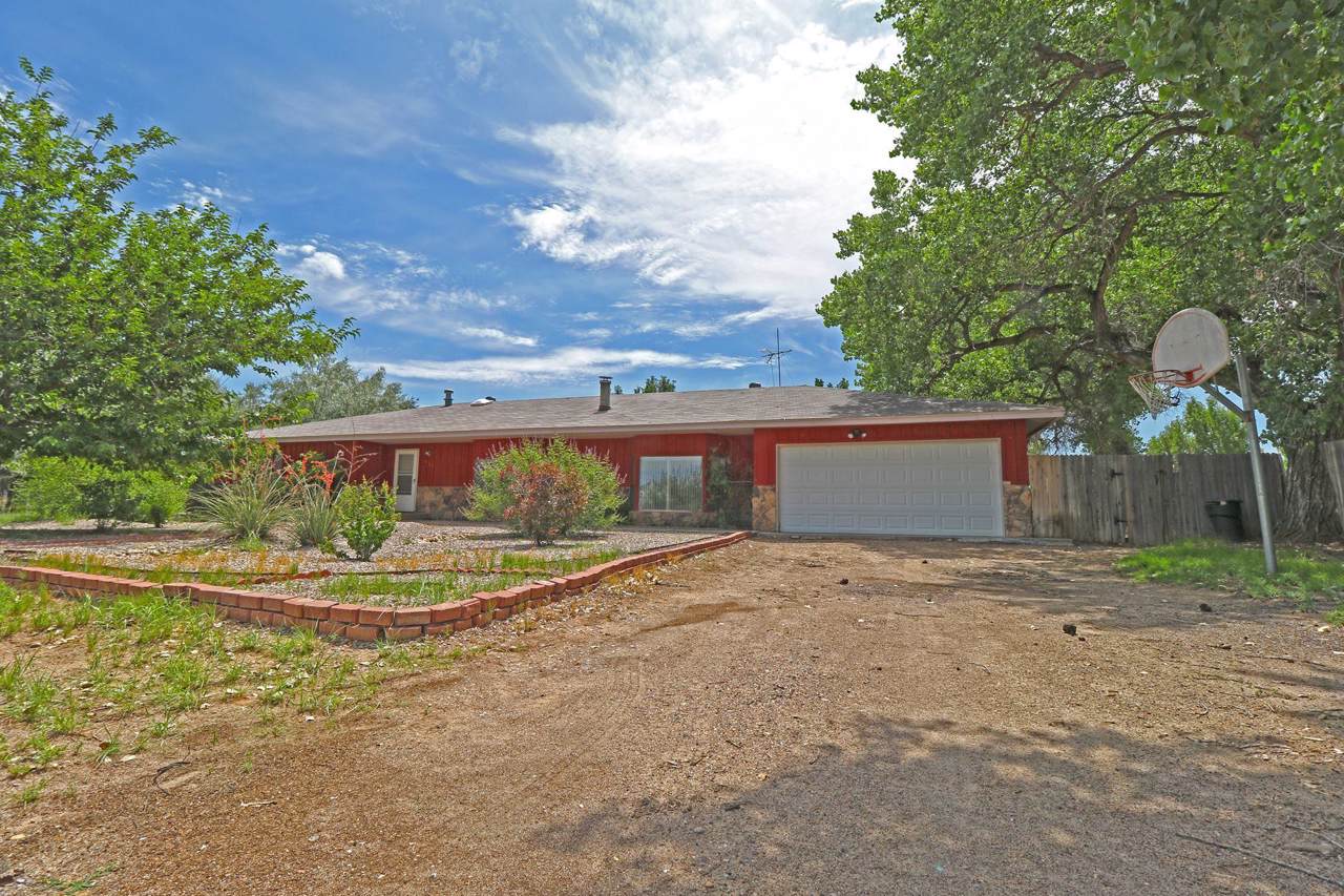 137 Camino De Los Chavez - Photo 1