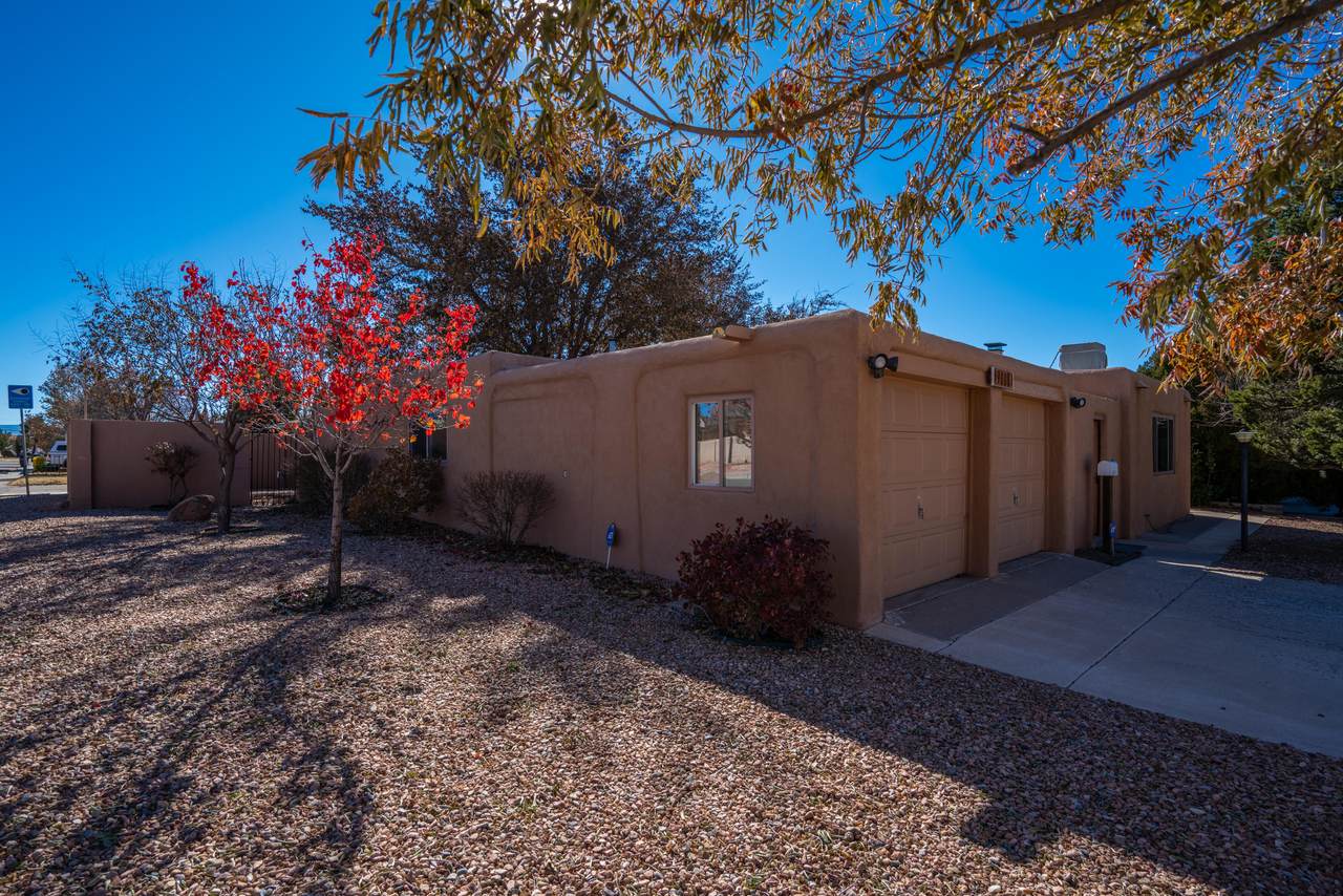 9008 Snowheights Boulevard - Photo 1