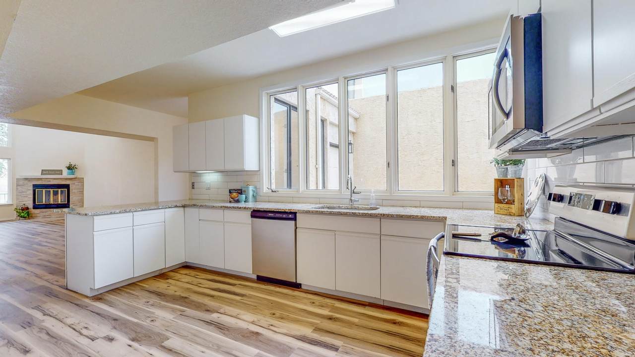 613 Eastlake Court - Photo 1