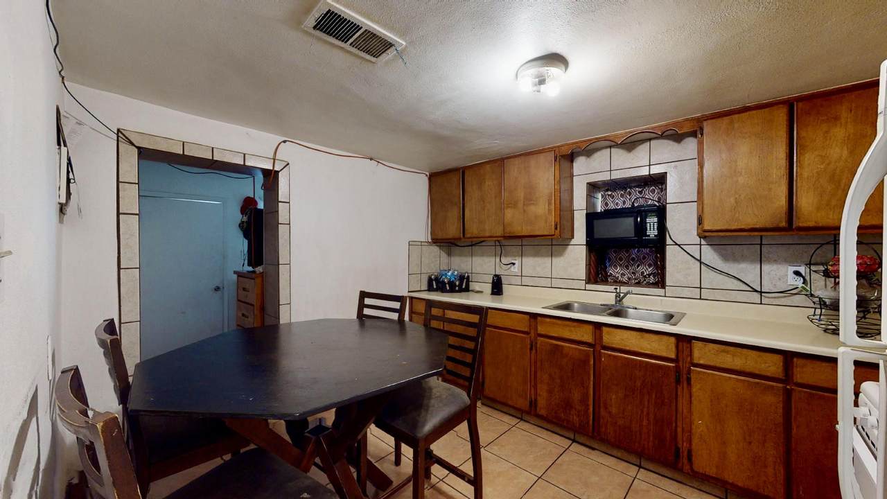 1920 Broadway Boulevard - Photo 1