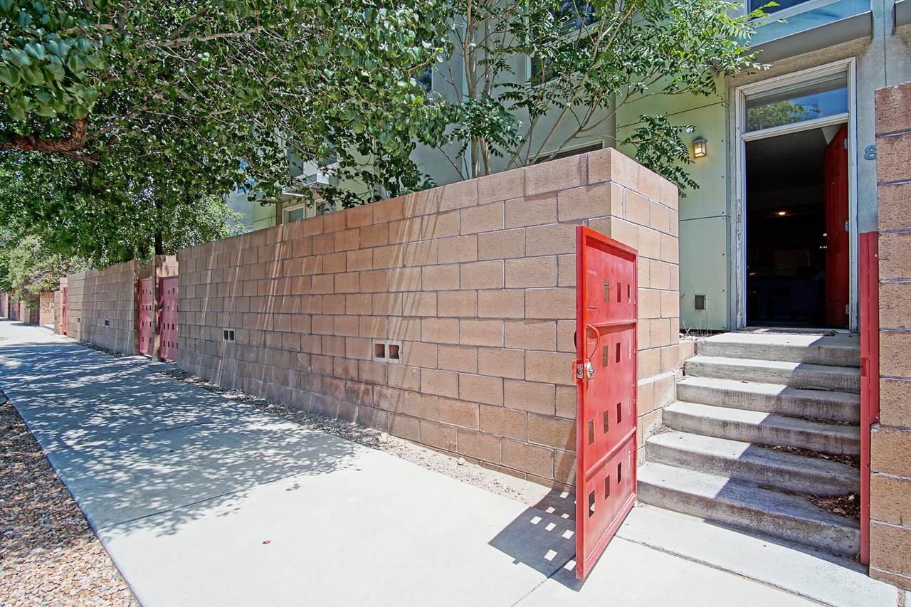 702 Broadway Boulevard - Photo 1