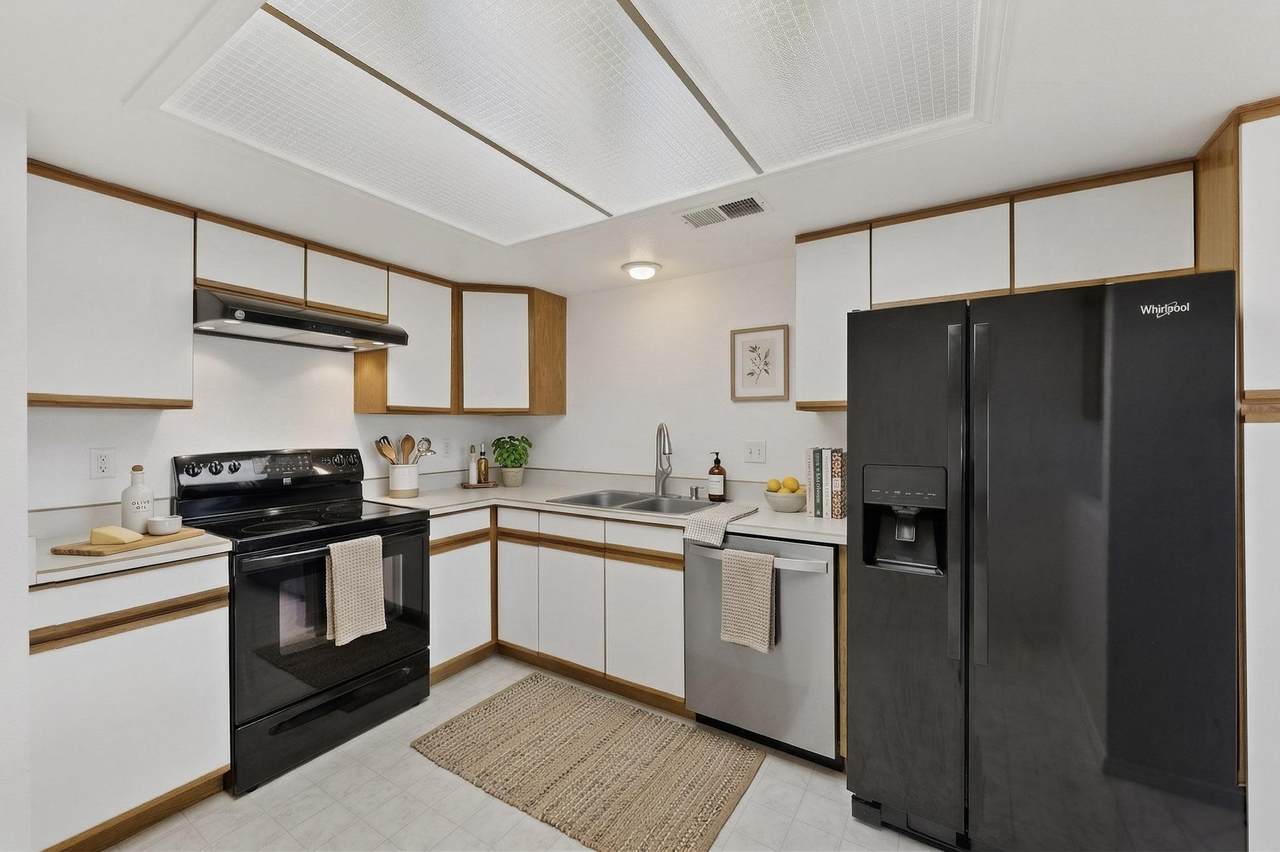 823 Country Club Drive - Photo 1