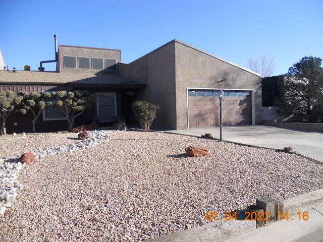 618 Lakeview Circle - Photo 1