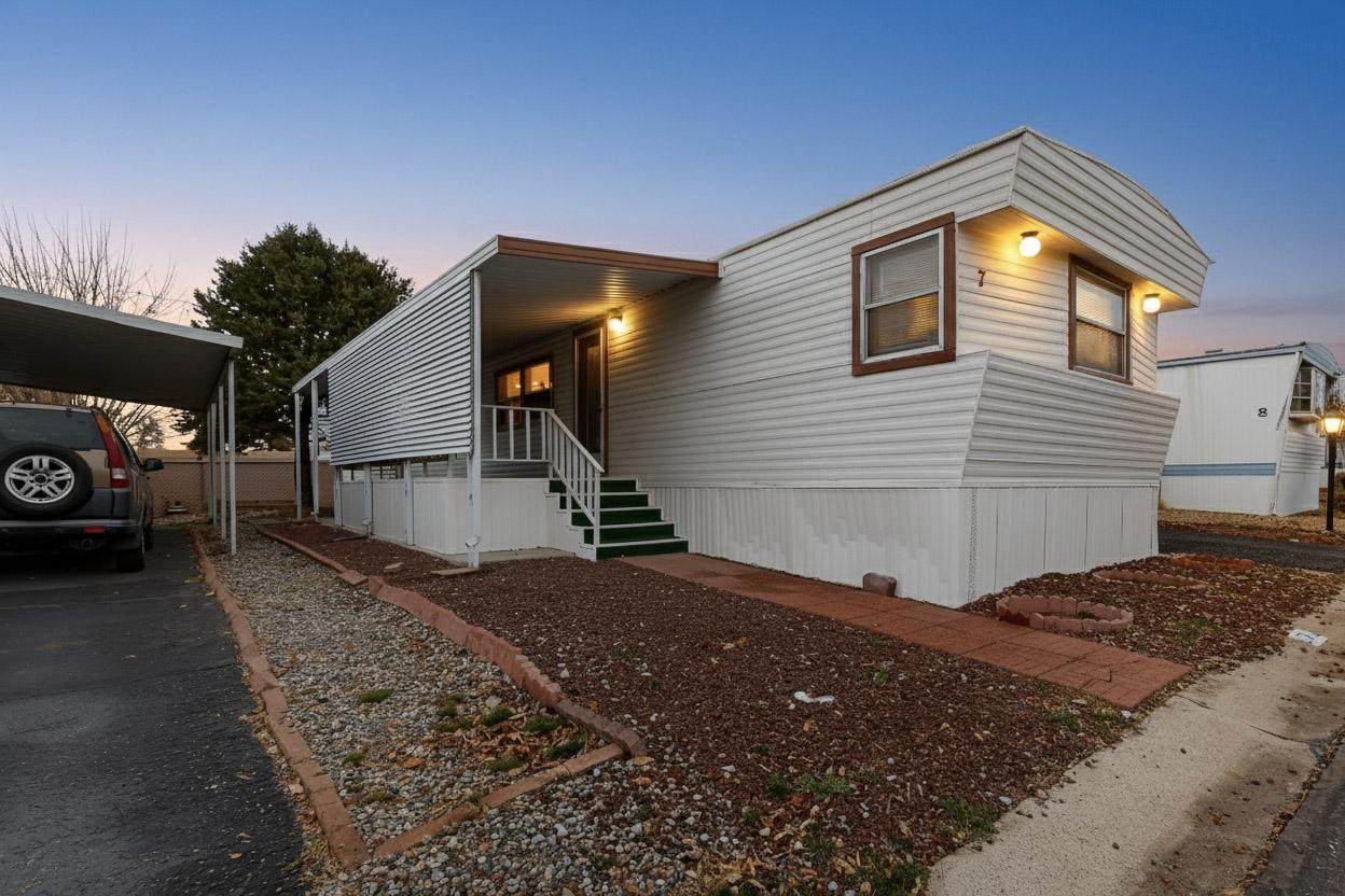 7112 Pan American East - Photo 1