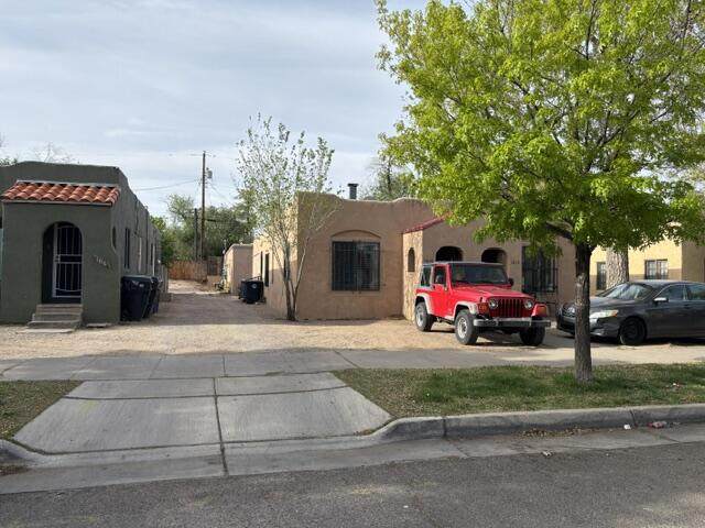 1612 Gold Avenue - Photo 1