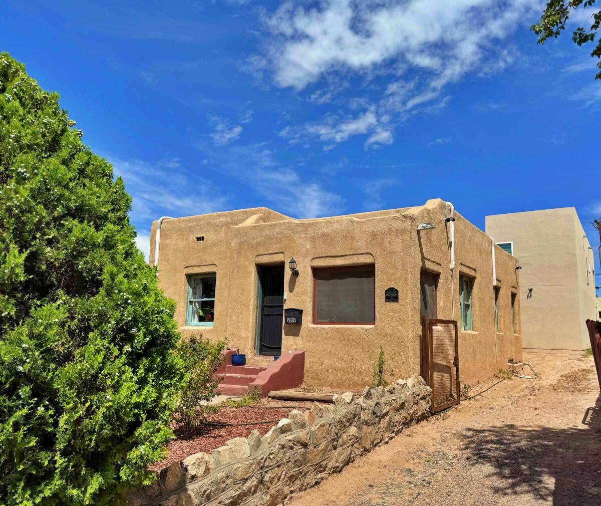 2109 Gold Avenue - Photo 1