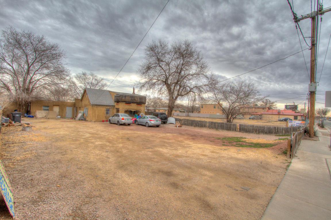 2410 Isleta Boulevard - Photo 1