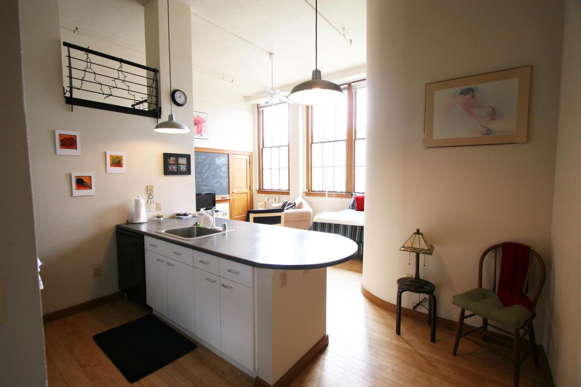 100 Broadway Boulevard - Photo 1