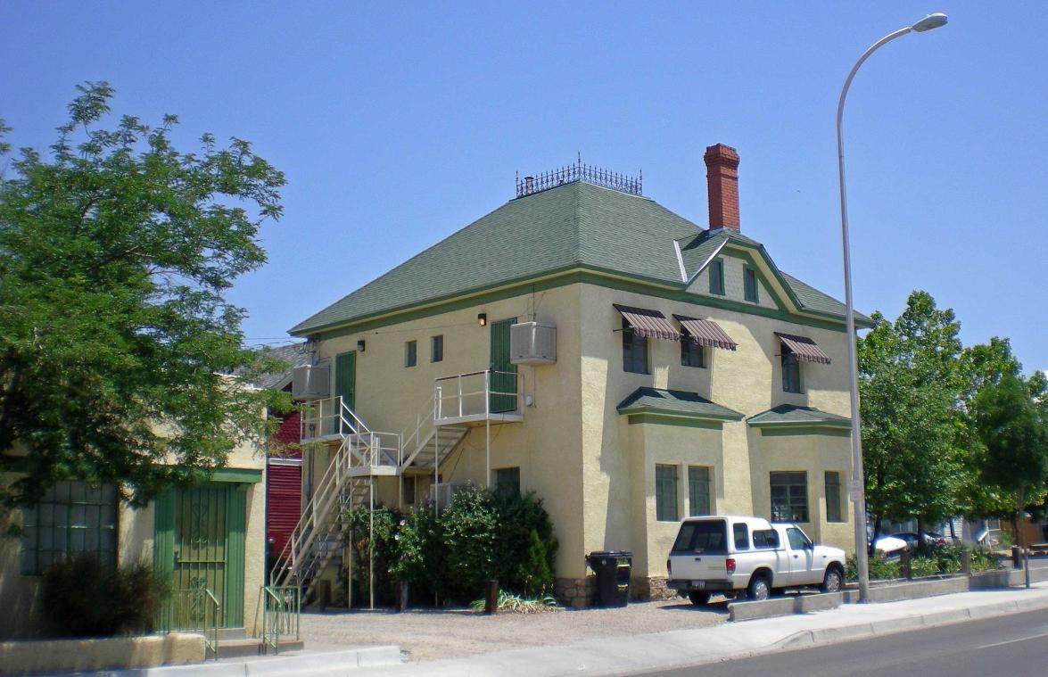 421 Edith Boulevard - Photo 1