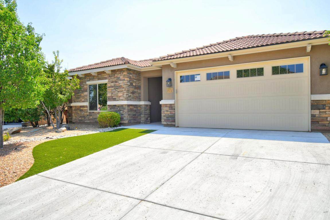 912 Cottonwood Circle - Photo 1