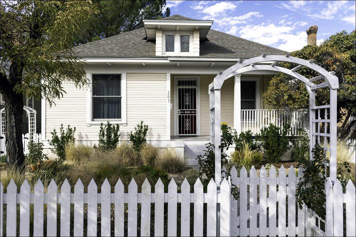 203 Edith Boulevard - Photo 1