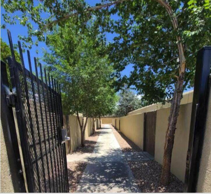 512 Mesilla Street - Photo 1