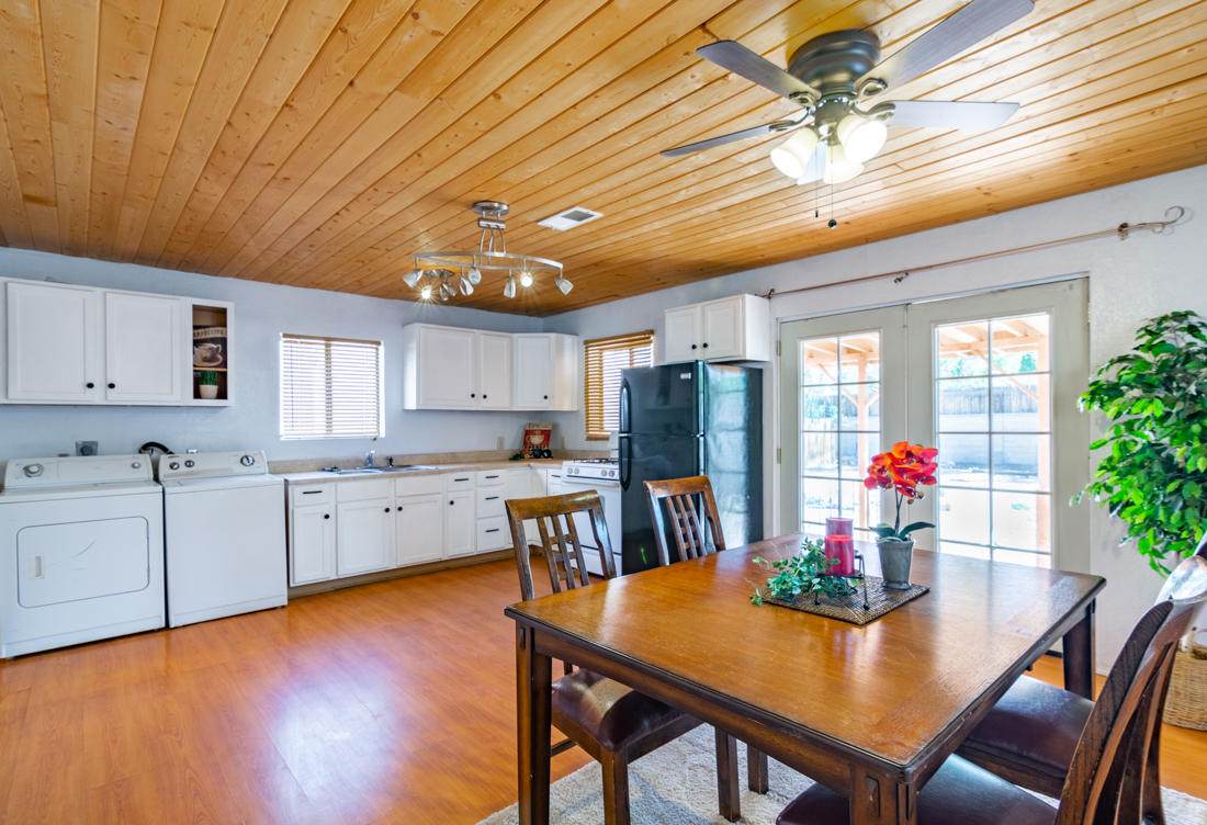 504 Carlisle Boulevard - Photo 1